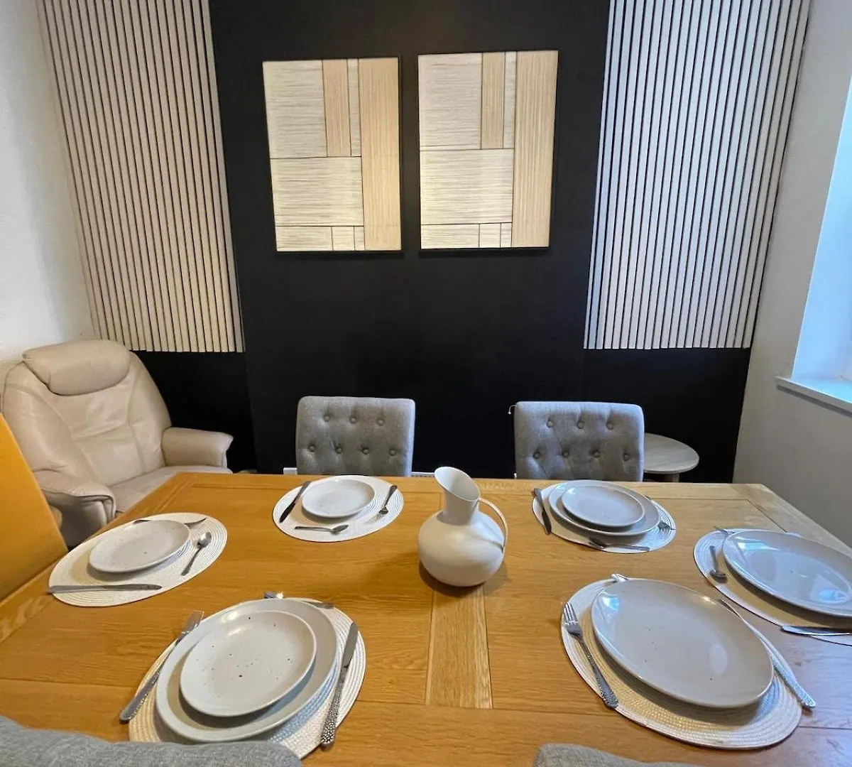 Holiday home 5 Bed Urban Escape - Spacious - 3 Floors - Parking Cardiff