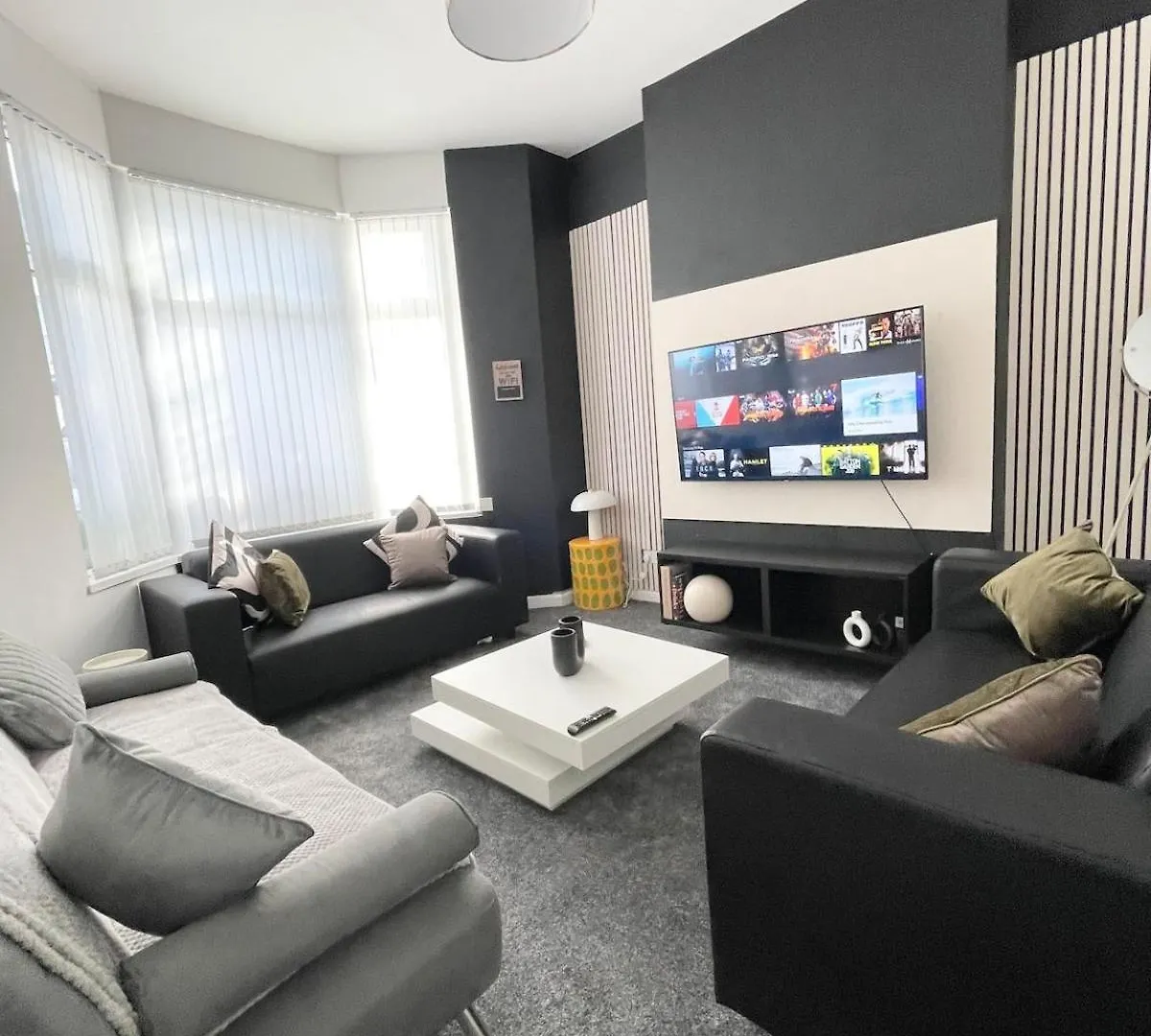 Holiday home 5 Bed Urban Escape - Spacious - 3 Floors - Parking Cardiff