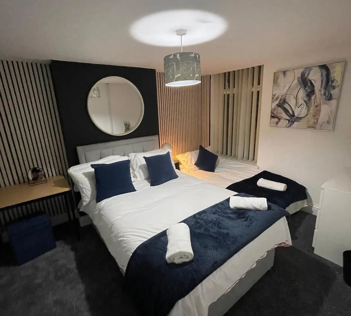 5 Bed Urban Escape - Spacious - 3 Floors - Parking Cardiff Holiday home