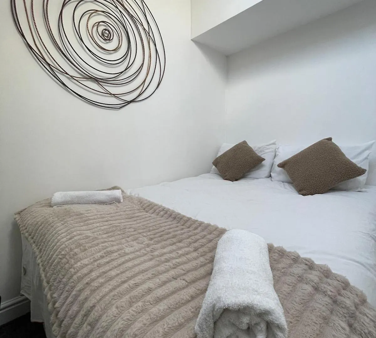 Holiday home 5 Bed Urban Escape - Spacious - 3 Floors - Parking Cardiff United Kingdom