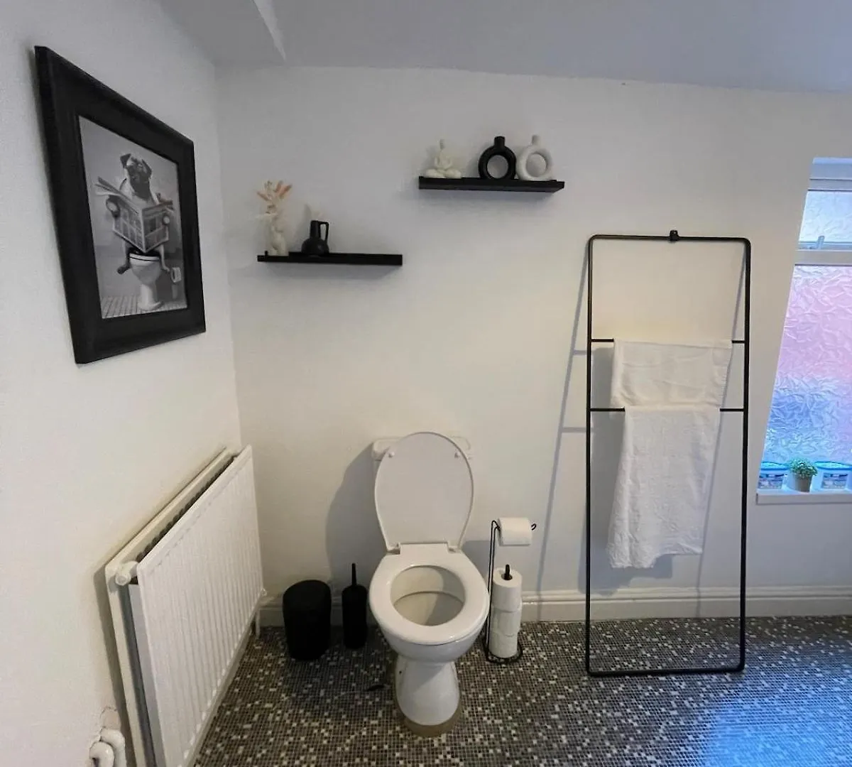 5 Bed Urban Escape - Spacious - 3 Floors - Parking Cardiff 0*,