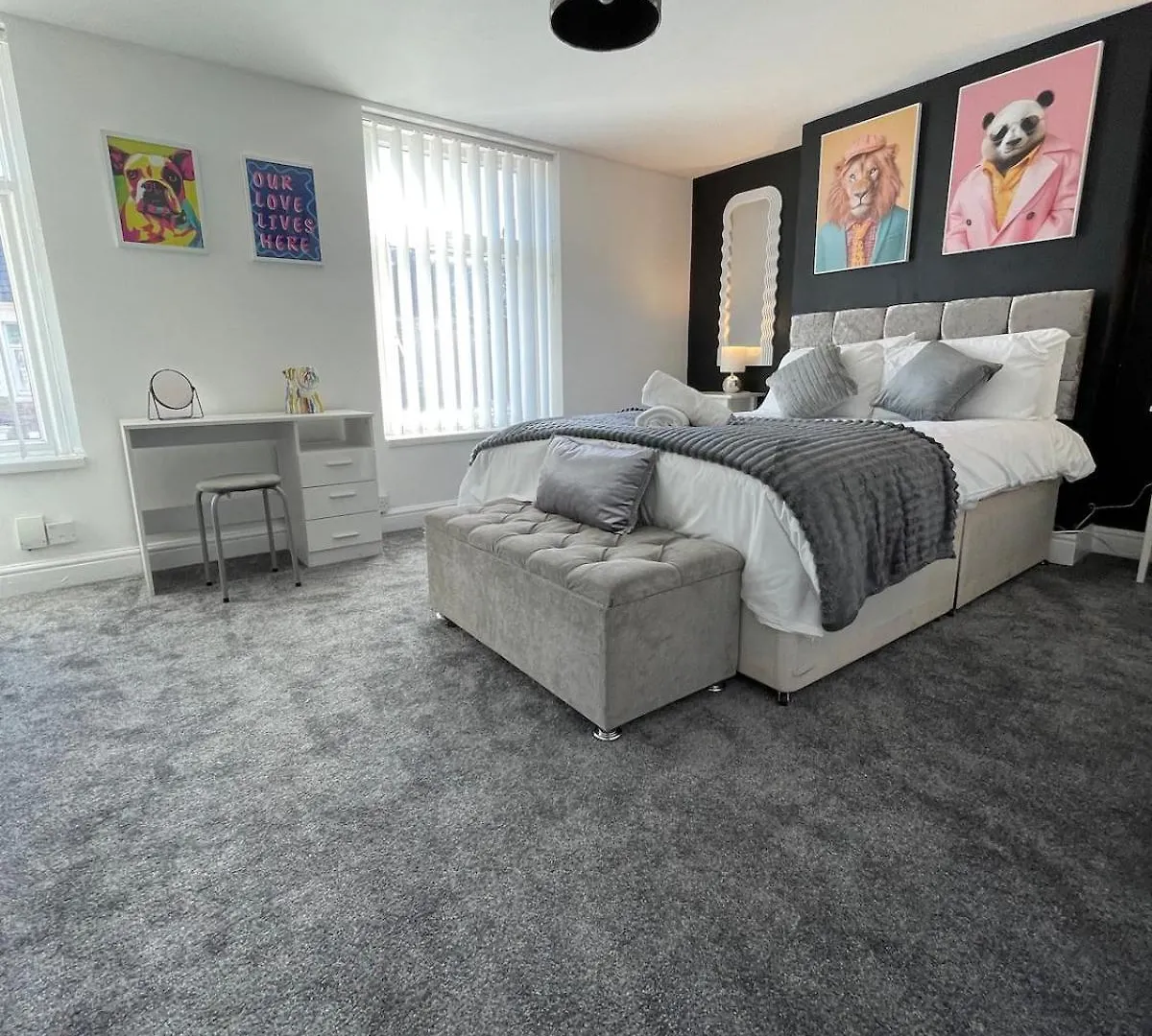 5 Bed Urban Escape - Spacious - 3 Floors - Parking Cardiff