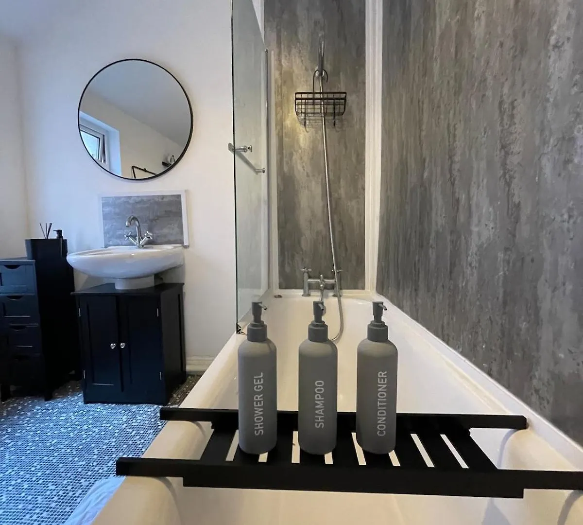 5 Bed Urban Escape - Spacious - 3 Floors - Parking Cardiff