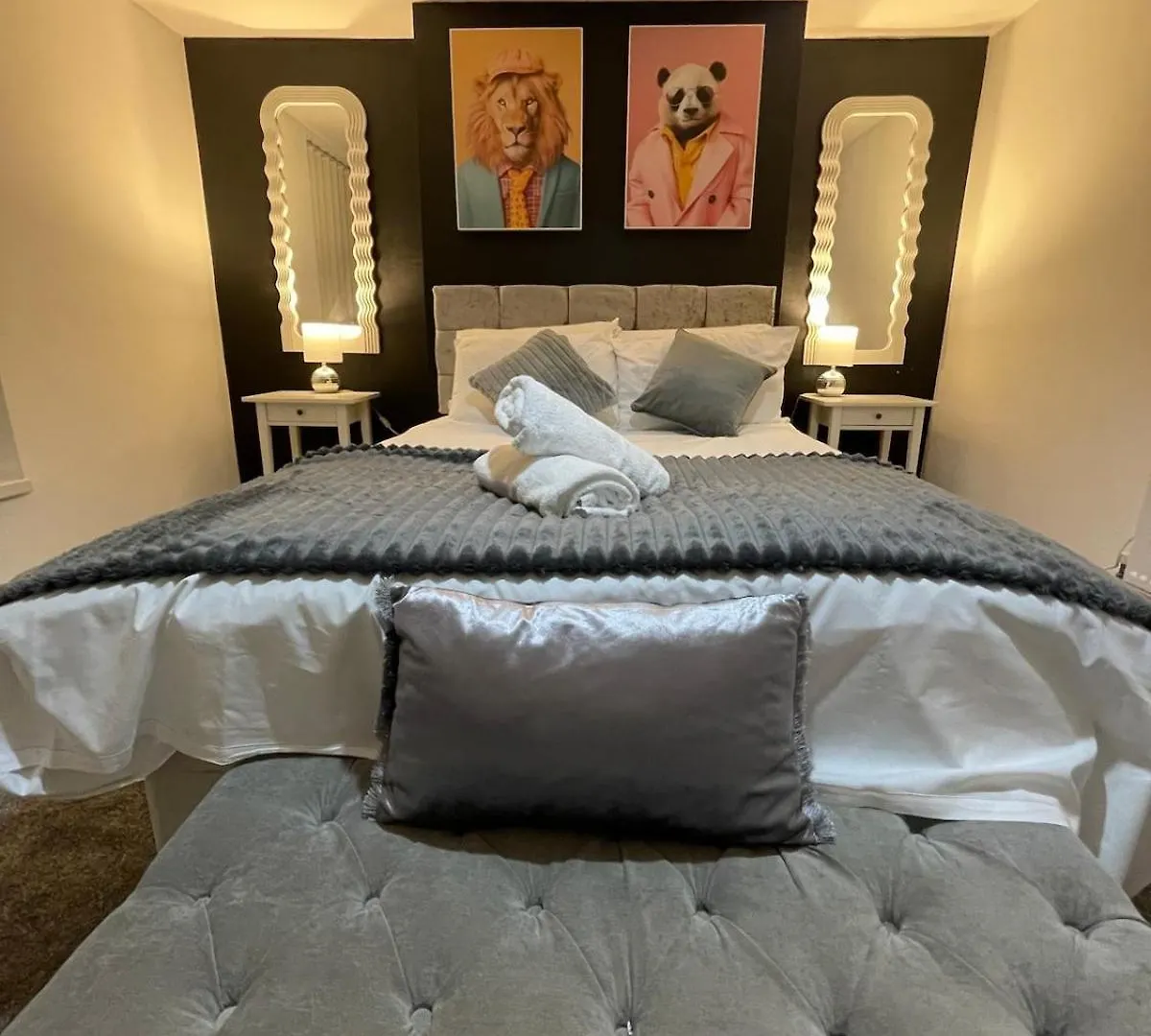 5 Bed Urban Escape - Spacious - 3 Floors - Parking Cardiff 0*,  United Kingdom
