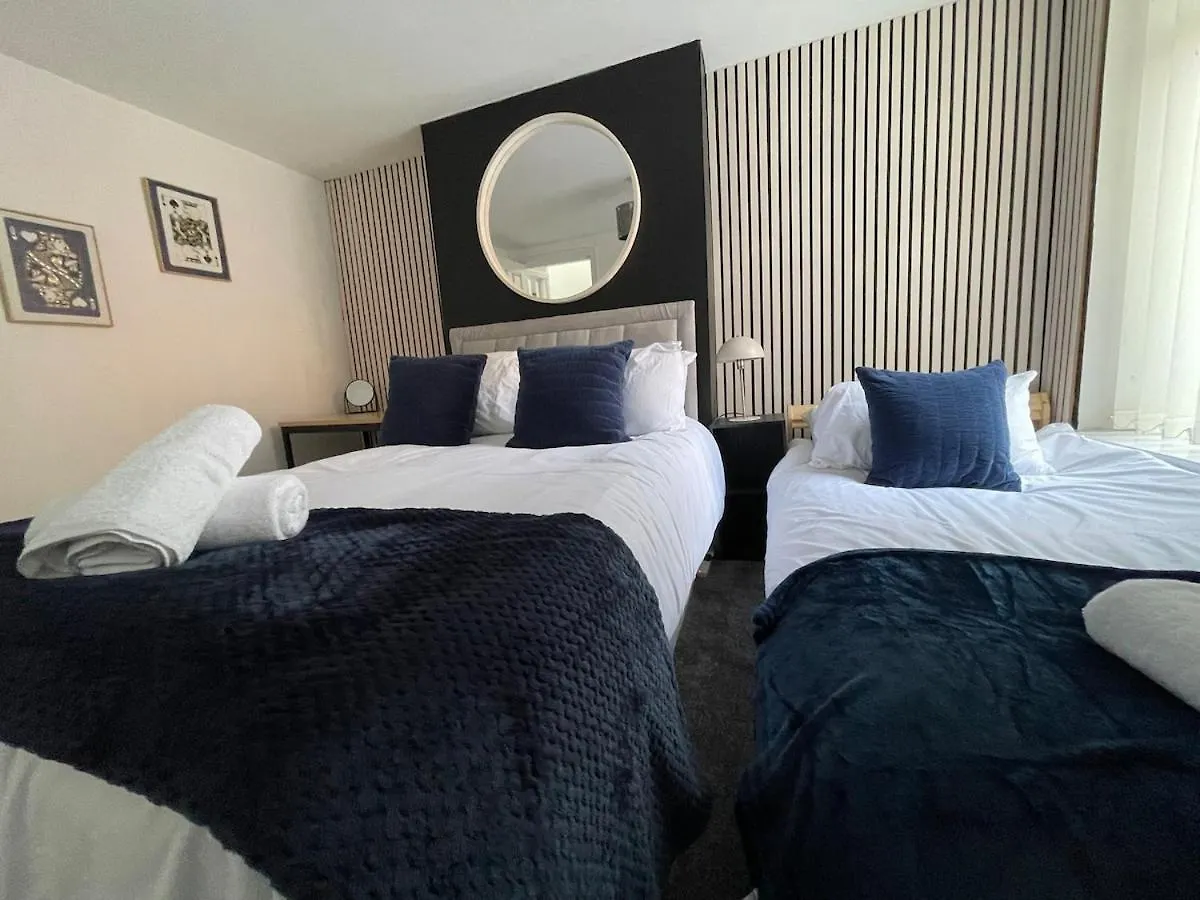 Holiday home 5 Bed Urban Escape - Spacious - 3 Floors - Parking Cardiff