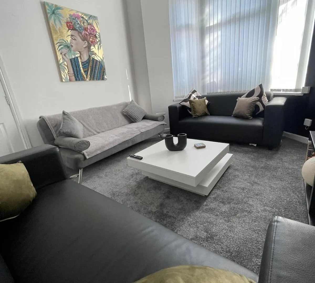 5 Bed Urban Escape - Spacious - 3 Floors - Parking Cardiff